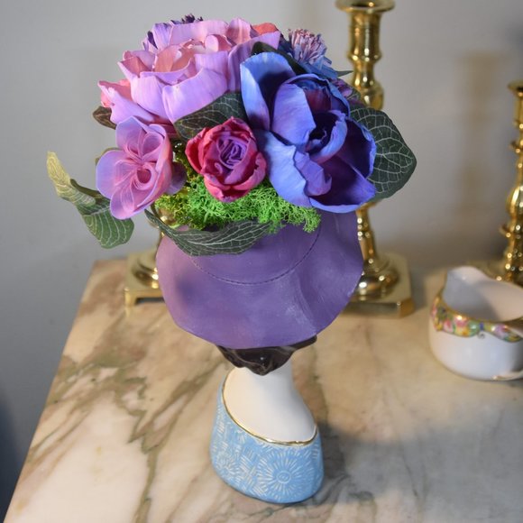 Bright cheerful and fun! Woman in hat planter/vase w/Sola wood flowers - Picture 7 of 10
